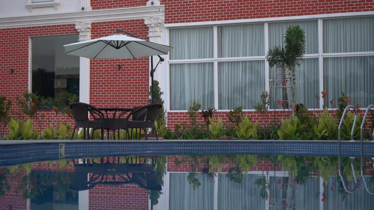 The Kamoda Resort Ambikapur Buitenkant foto