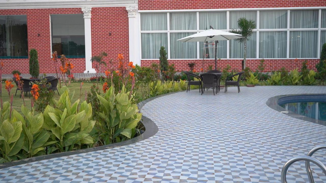 The Kamoda Resort Ambikapur Buitenkant foto